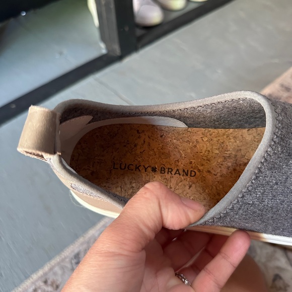 Lucky Brand Gray slip on womans size 9.5 - Picture 2 of 4